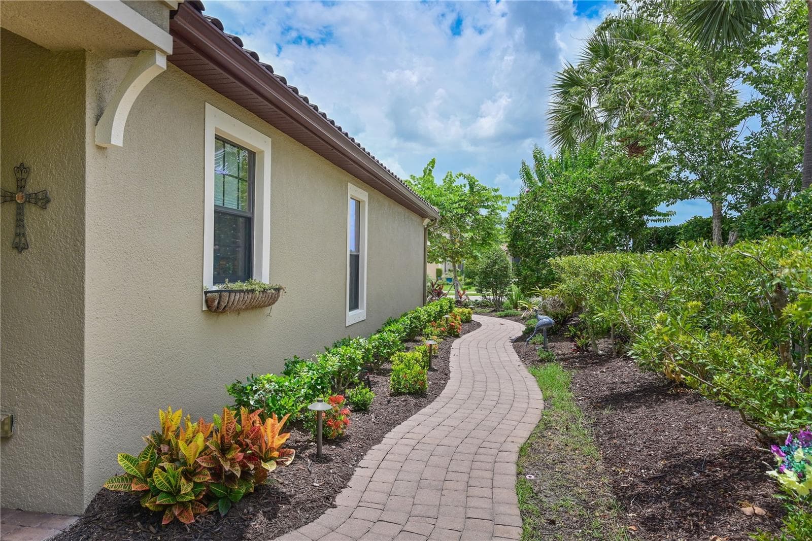 Paved private entrance - 5007 SERATA DR, BRADENTON