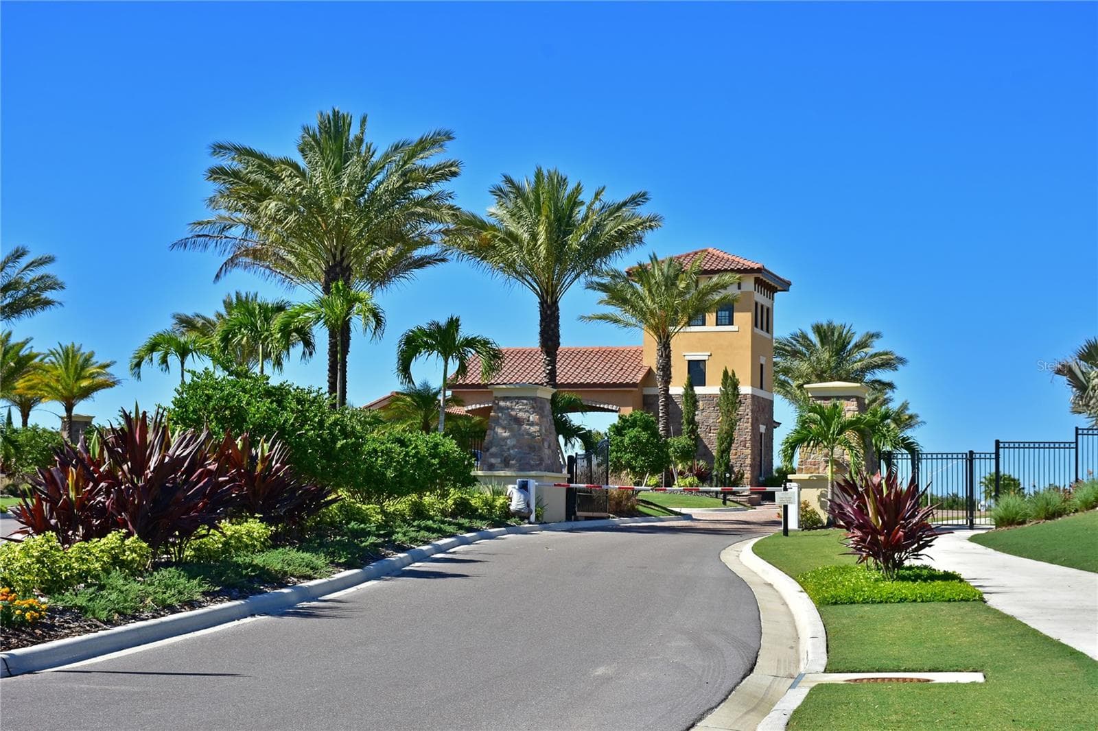 Single Family Residence at 5007 SERATA DR, BRADENTON, photo 33 of 62