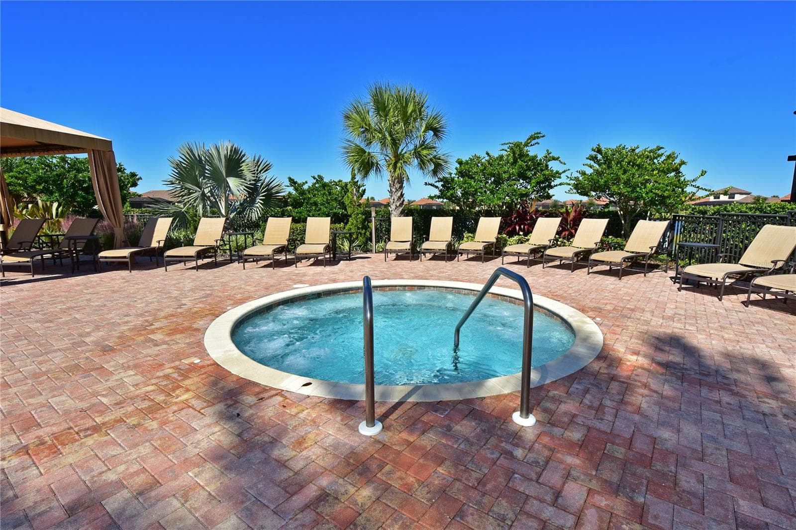 Hot tub - 5007 SERATA DR, BRADENTON