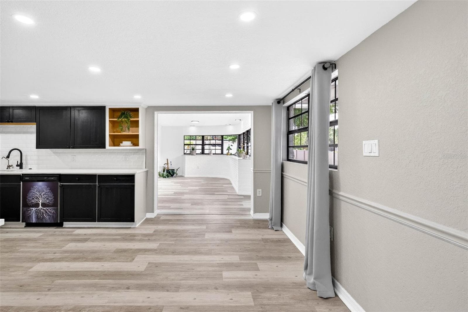 Single Family Residence at 1601 E PARIS ST, TAMPA, photo 10 of 64