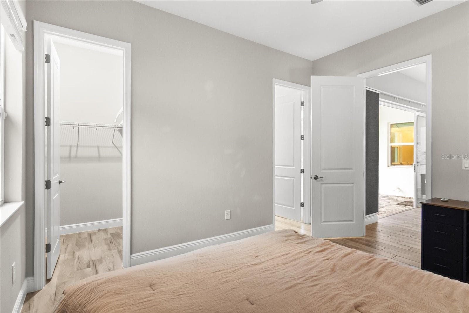 Bedroom 4 with ensuite bathroom and walk in closet. - 6325 RIVO LAKES BLVD, SARASOTA
