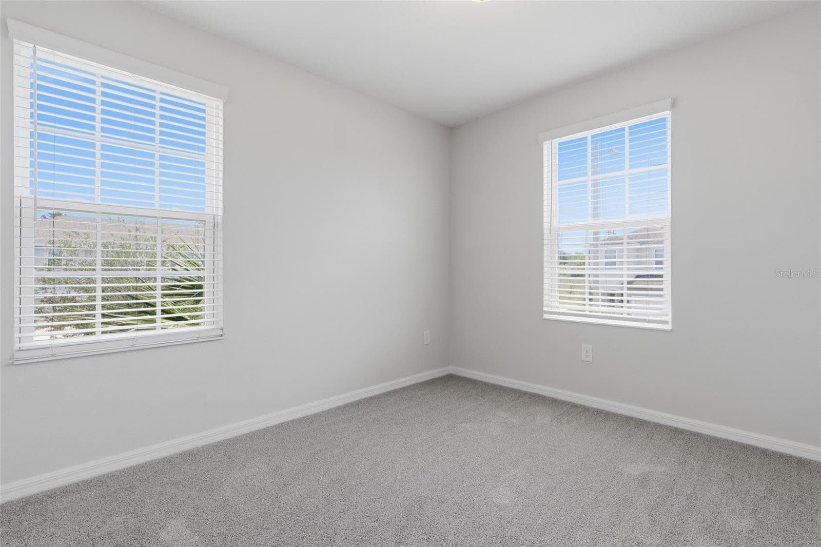 Secondary bedroom with generous closet space and natural light - 7005 GRAND ELM DR, RIVERVIEW