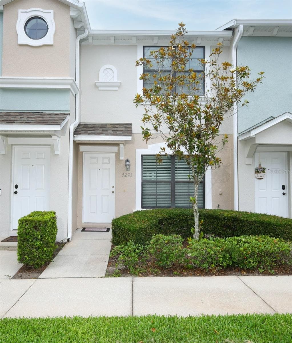5221 WINDSOR LAKE CIR