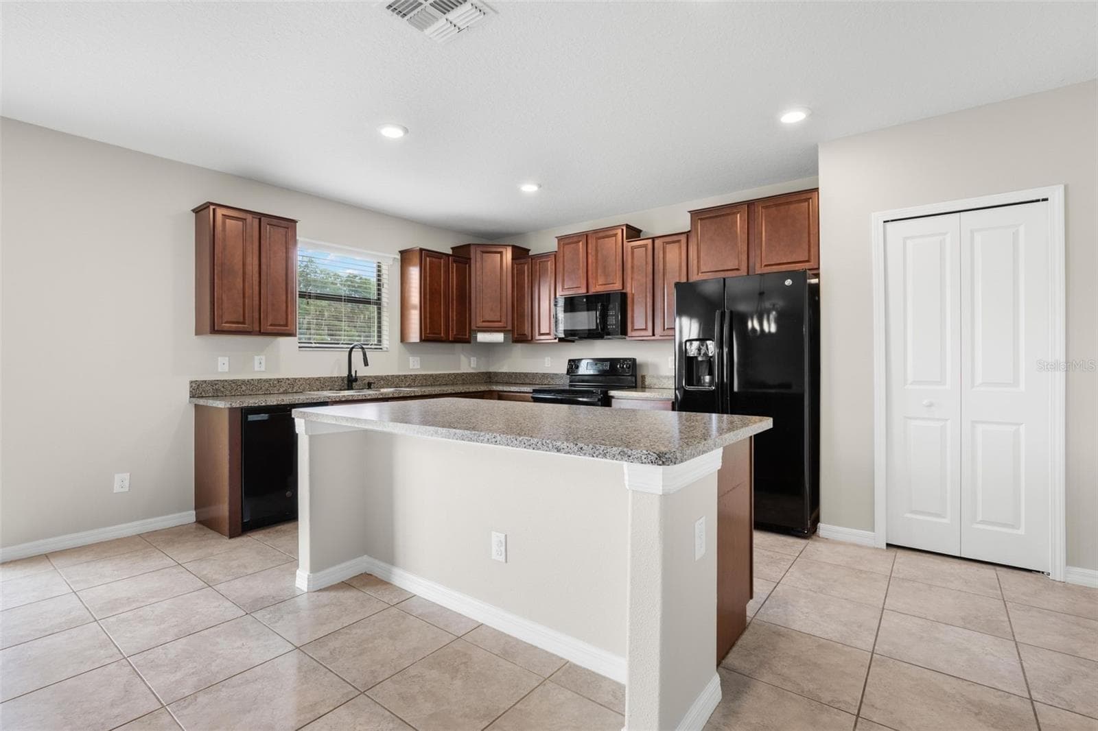 Kitchen - 36101 STABLE WILK AVE, ZEPHYRHILLS