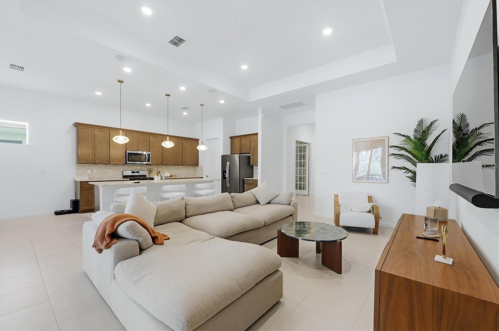 Living area looking toward kitchen - 29248 CORAL HARBOUR DR, ENGLEWOOD