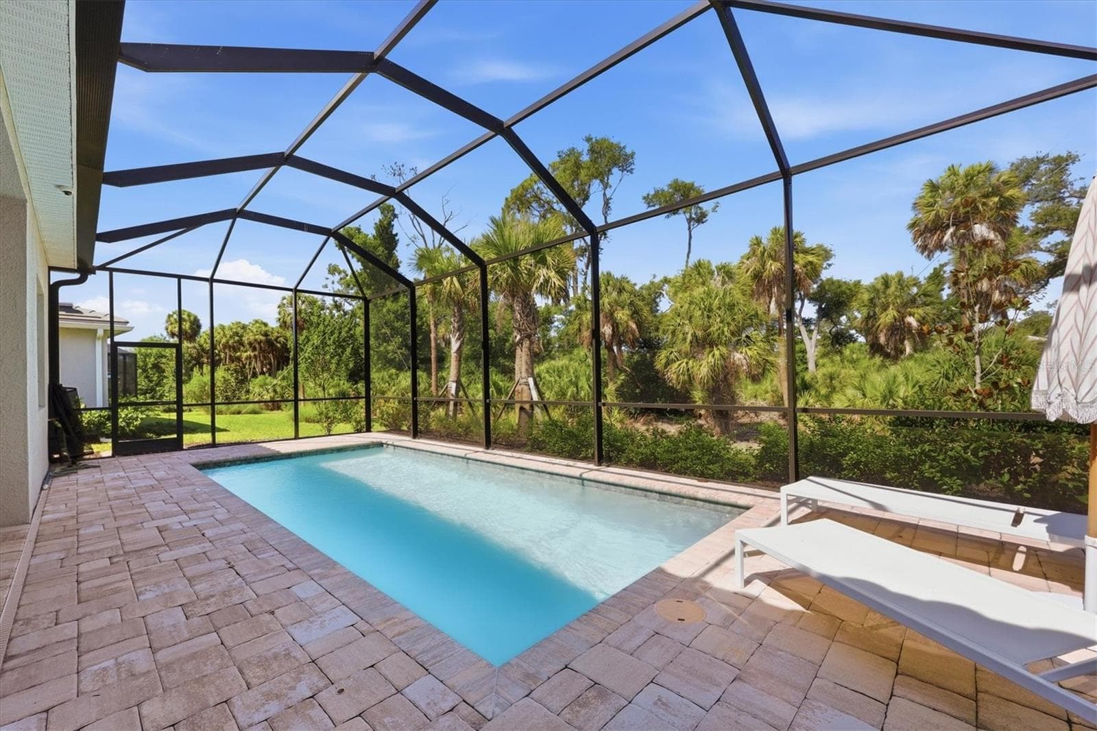 Saltwater pool with extended lanai - 29248 CORAL HARBOUR DR, ENGLEWOOD