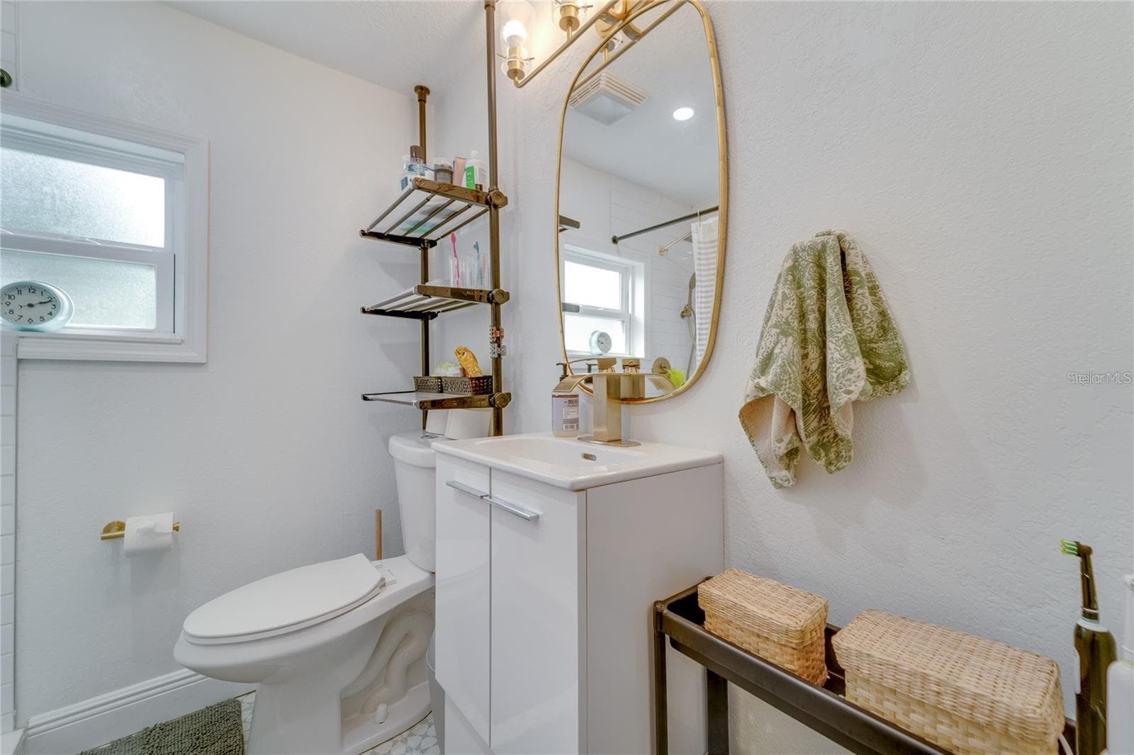 Main house full bathroom - 2410 CENTER AVE, ORLANDO