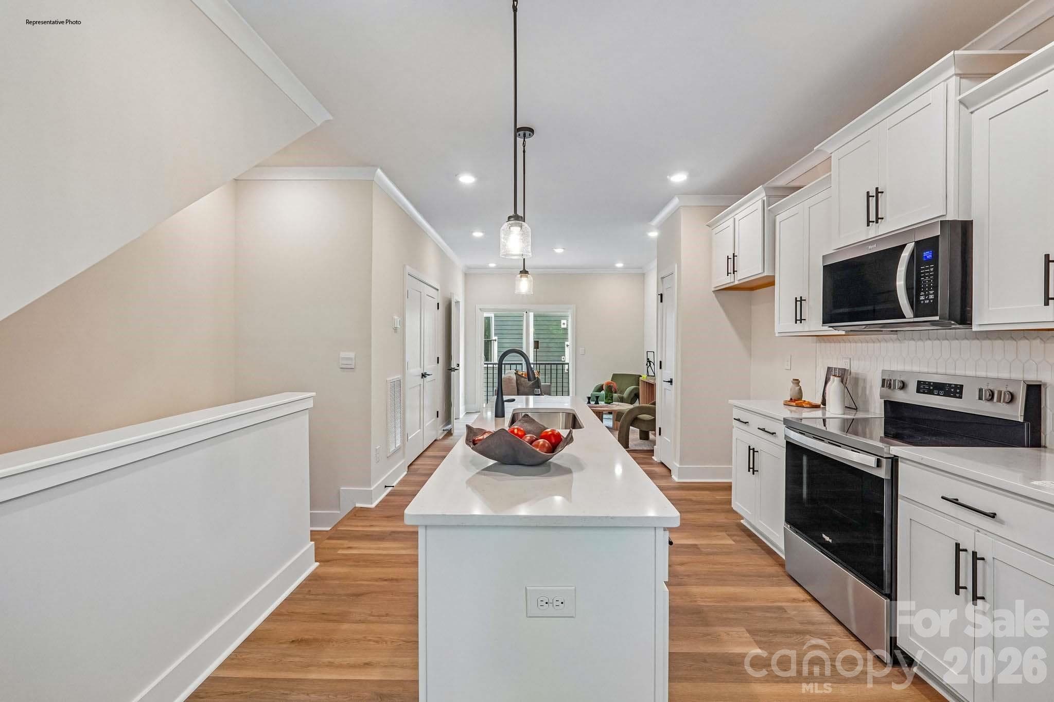 Townhouse at 711 Silvertree Way, Charlotte, photo 10 of 28