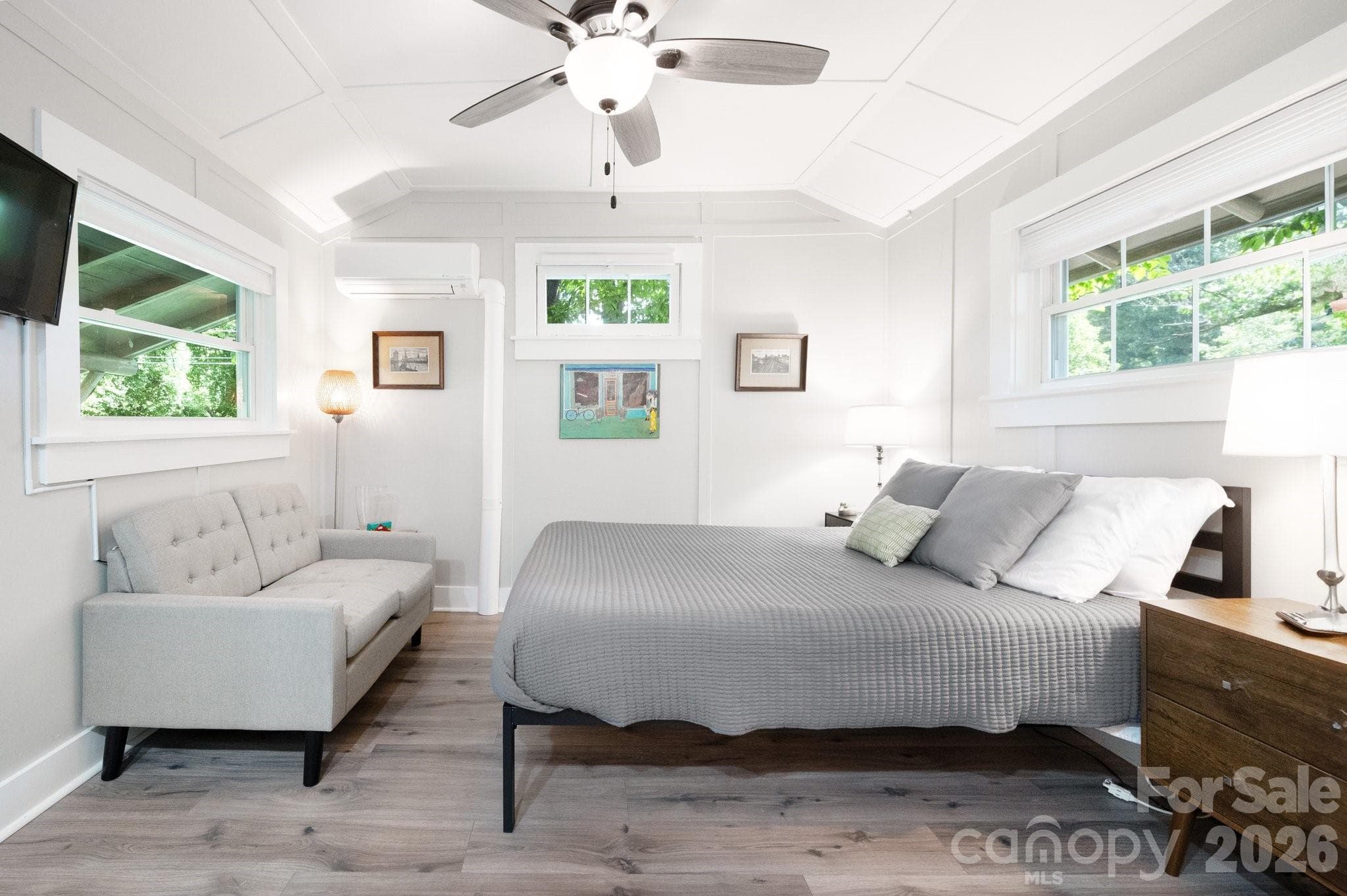 Nicely Renovated with Vaulted Ceiling - 16 Cottage Drive, Asheville
