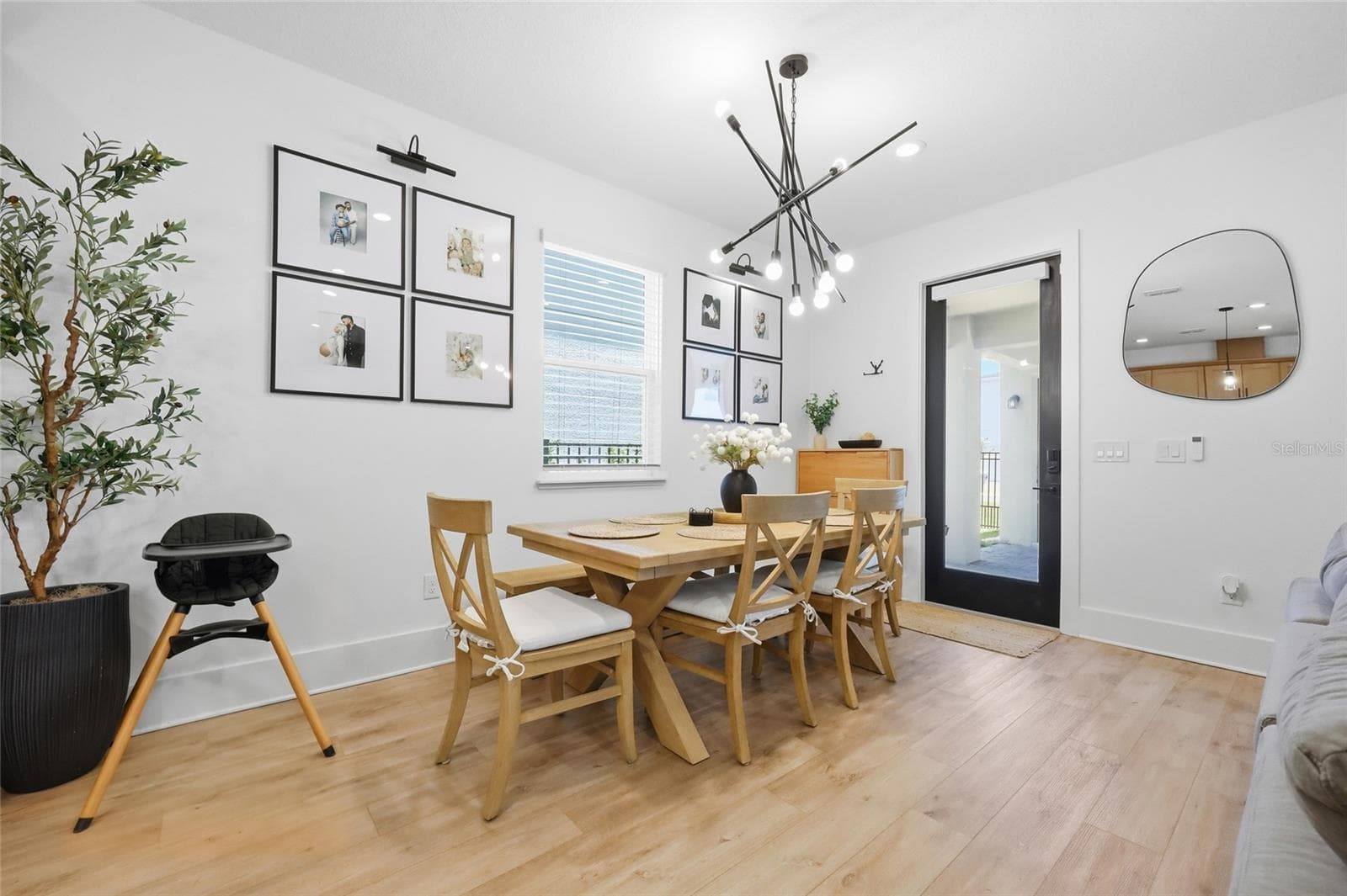 Casual dining room - 1663 CROWNCREST DR, APOPKA