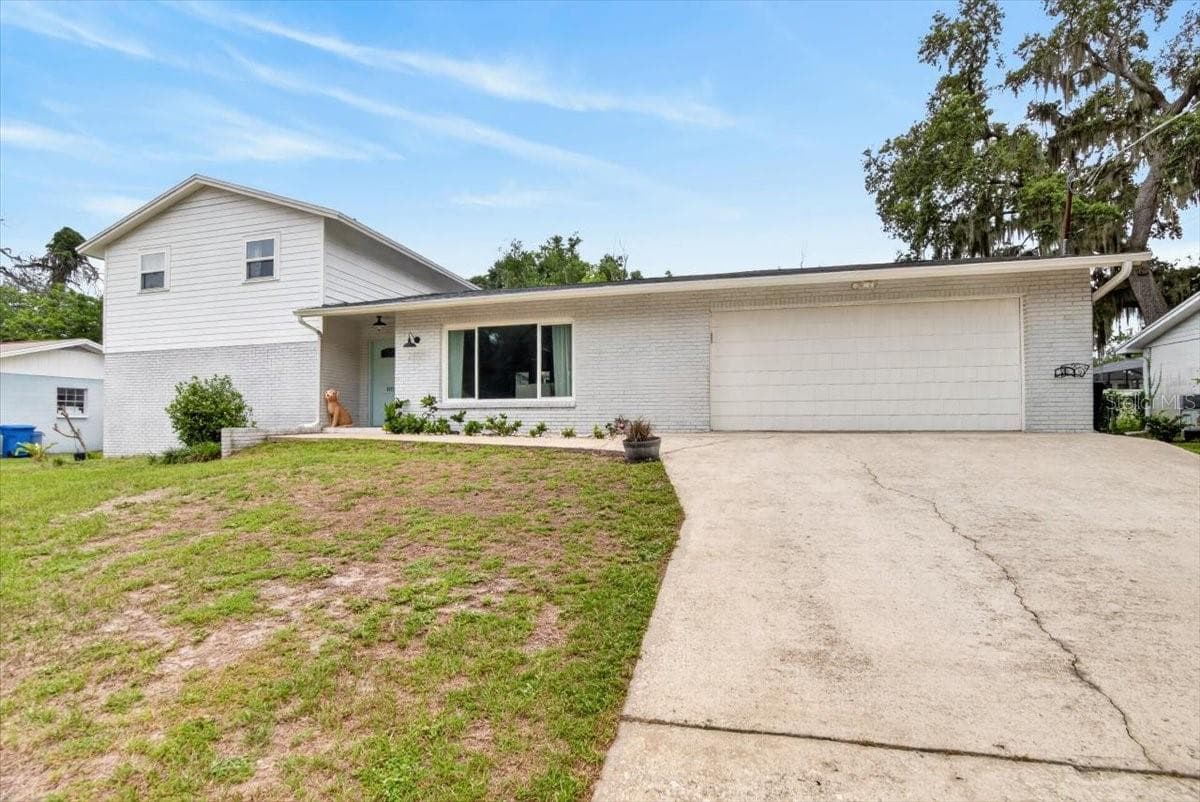 Single Family Residence at 115 W BRENTRIDGE DR, BRANDON, photo 4 of 56