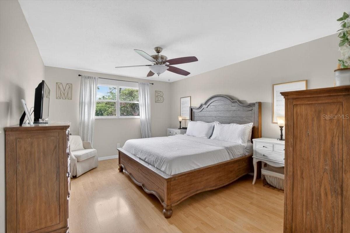 Single Family Residence at 115 W BRENTRIDGE DR, BRANDON, photo 24 of 56