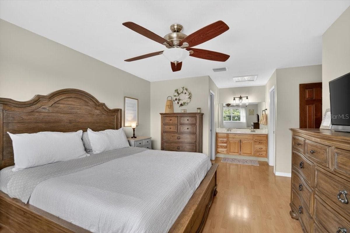Single Family Residence at 115 W BRENTRIDGE DR, BRANDON, photo 25 of 56