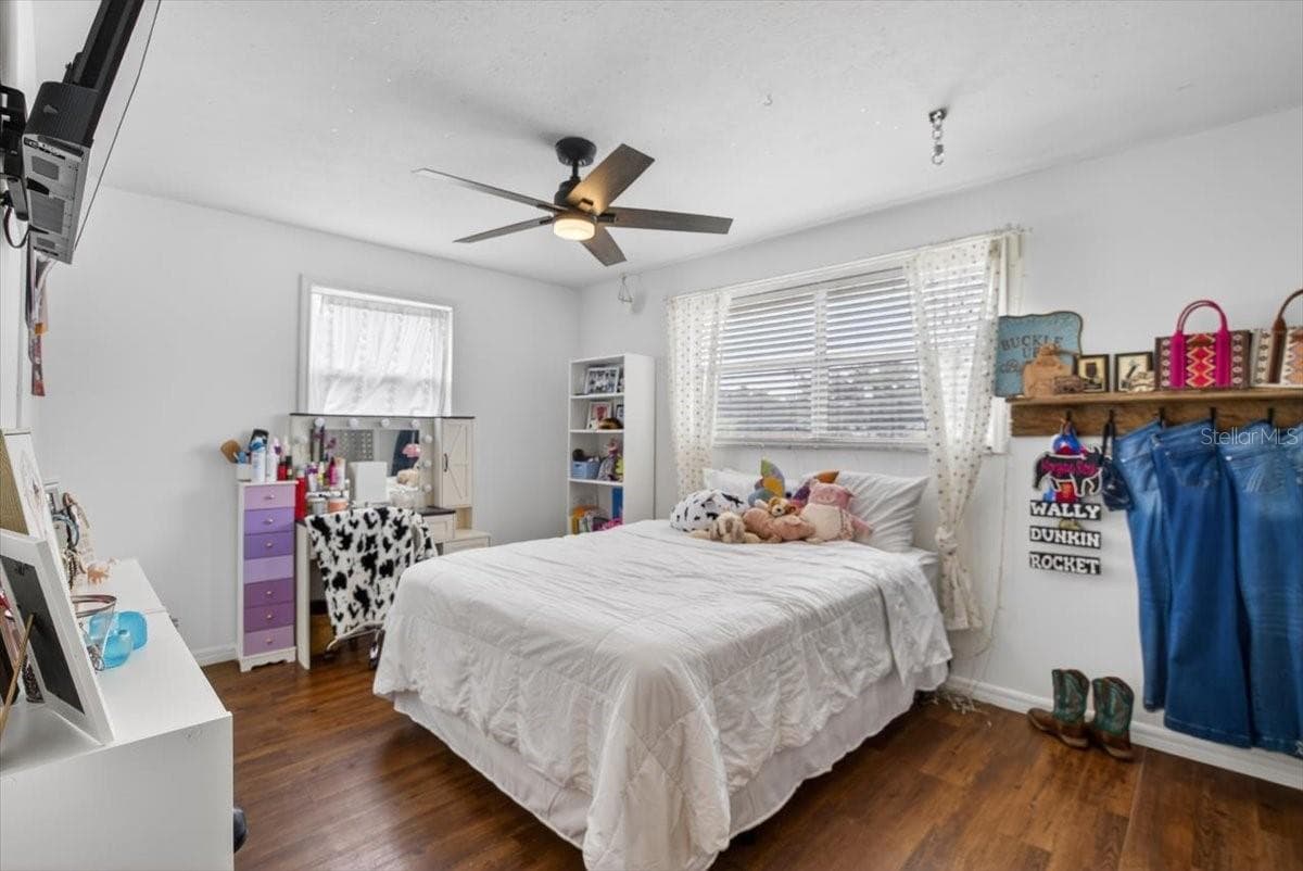 Single Family Residence at 115 W BRENTRIDGE DR, BRANDON, photo 29 of 56