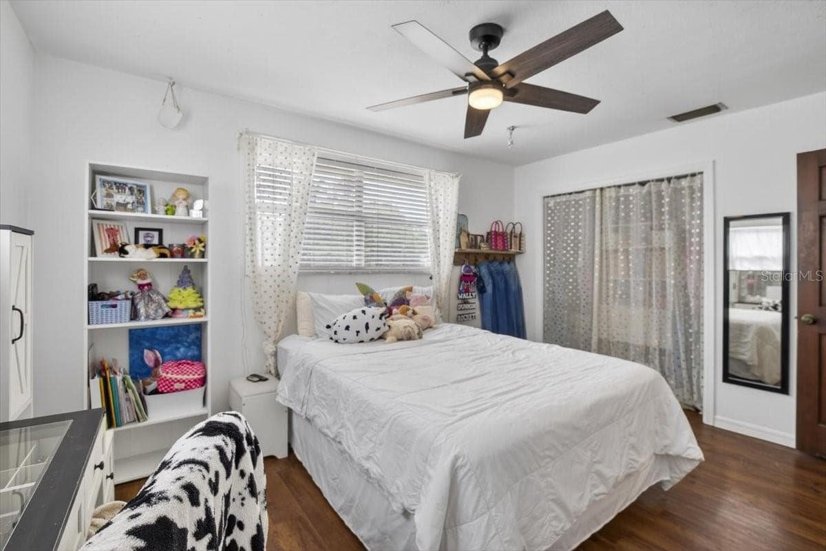 Single Family Residence at 115 W BRENTRIDGE DR, BRANDON, photo 30 of 56