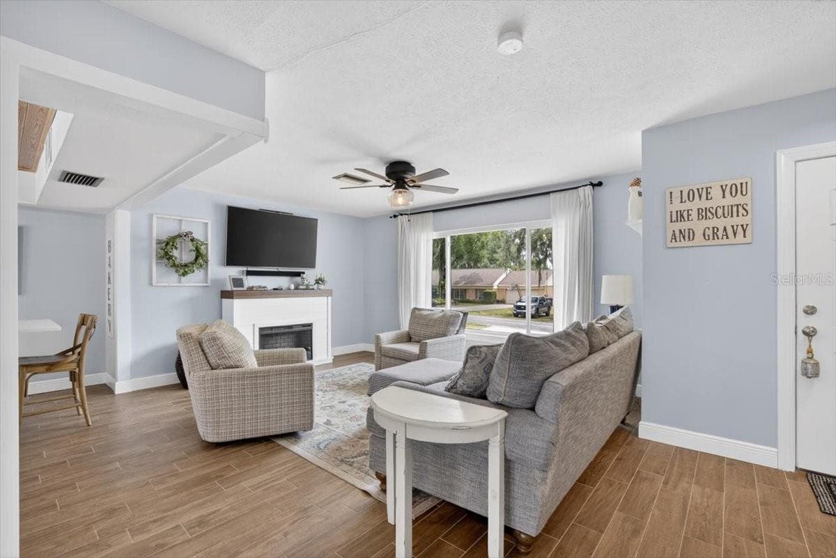 Single Family Residence at 115 W BRENTRIDGE DR, BRANDON, photo 15 of 56