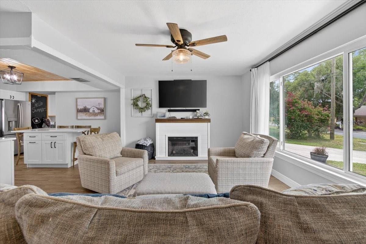 Single Family Residence at 115 W BRENTRIDGE DR, BRANDON, photo 16 of 56