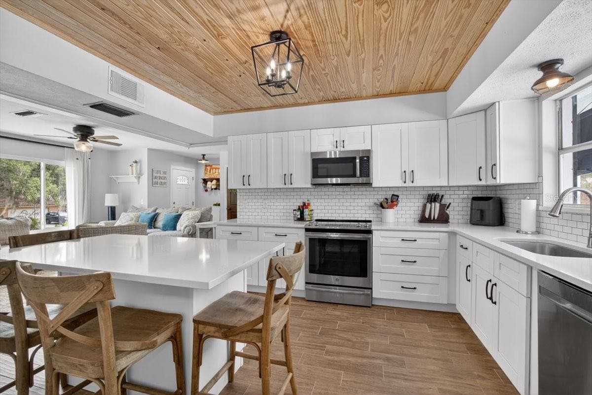 Single Family Residence at 115 W BRENTRIDGE DR, BRANDON, photo 11 of 56