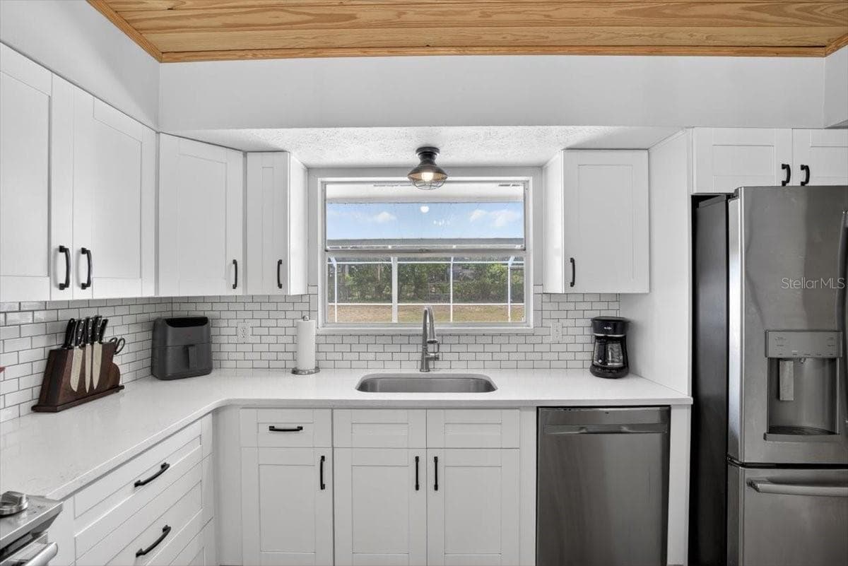 Single Family Residence at 115 W BRENTRIDGE DR, BRANDON, photo 12 of 56