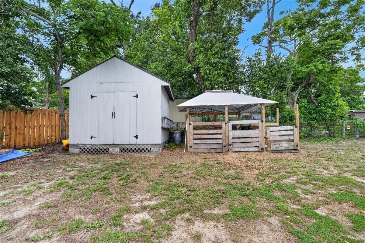 Single Family Residence at 115 W BRENTRIDGE DR, BRANDON, photo 44 of 56