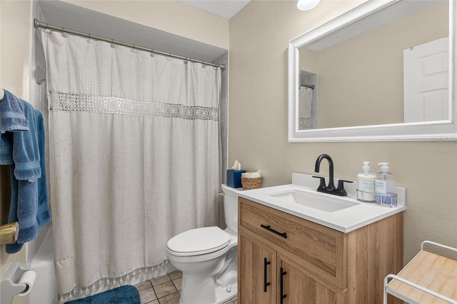 Single Family Residence at 4204 PRAIRIE VIEW DR, SARASOTA, photo 14 of 32