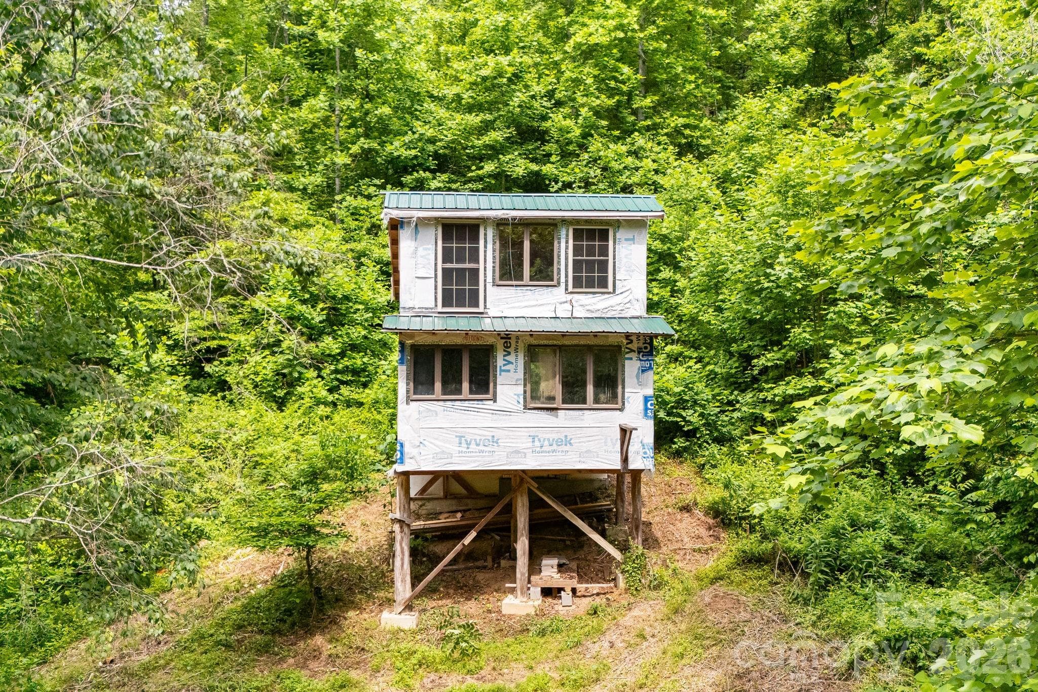 Smaller off grid cabin with loft space that is south-facing - 224 Allen Drive, Marshall