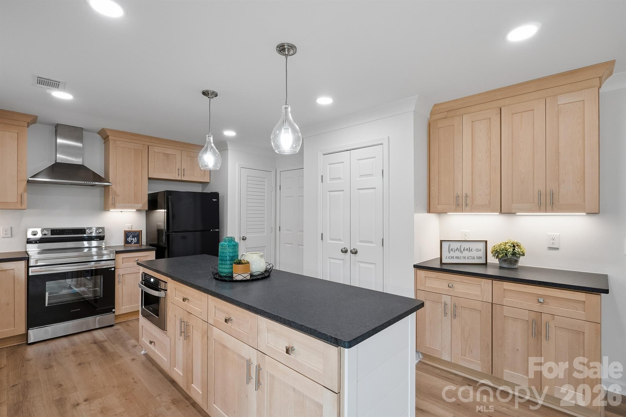 Large kitchen island - Denver