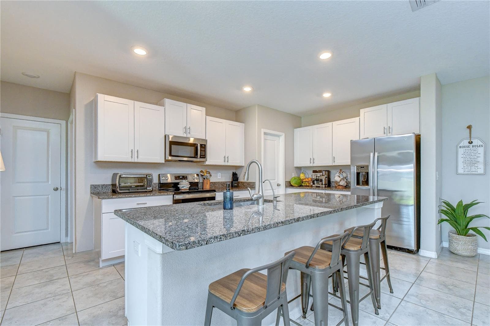 Single Family Residence at 17917 CLOUDLESS BLISS DR, LUTZ, photo 3 of 24
