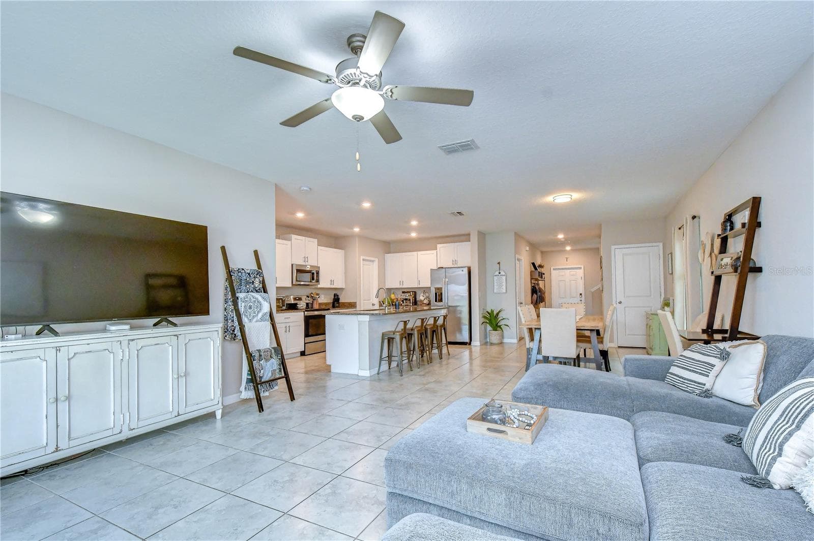 Single Family Residence at 17917 CLOUDLESS BLISS DR, LUTZ, photo 9 of 24
