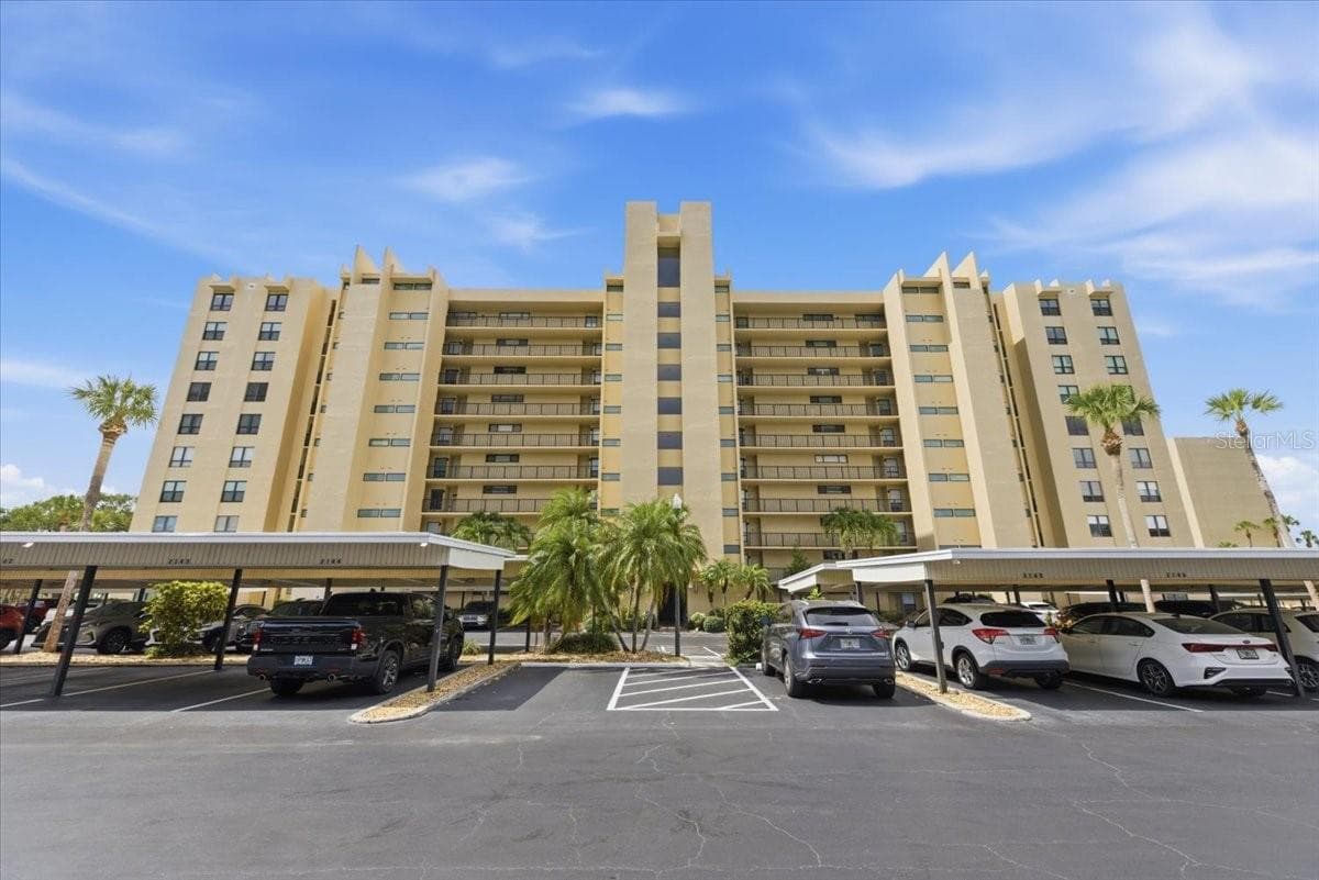 2621 COVE CAY DR #302