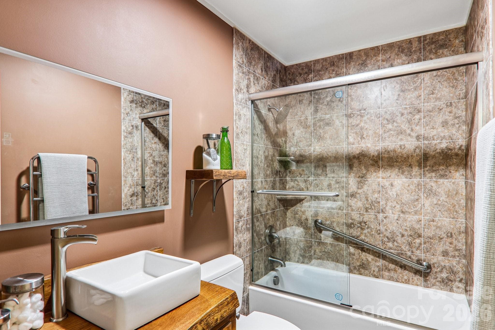 Hallway bathroom right before bedroom - Hendersonville