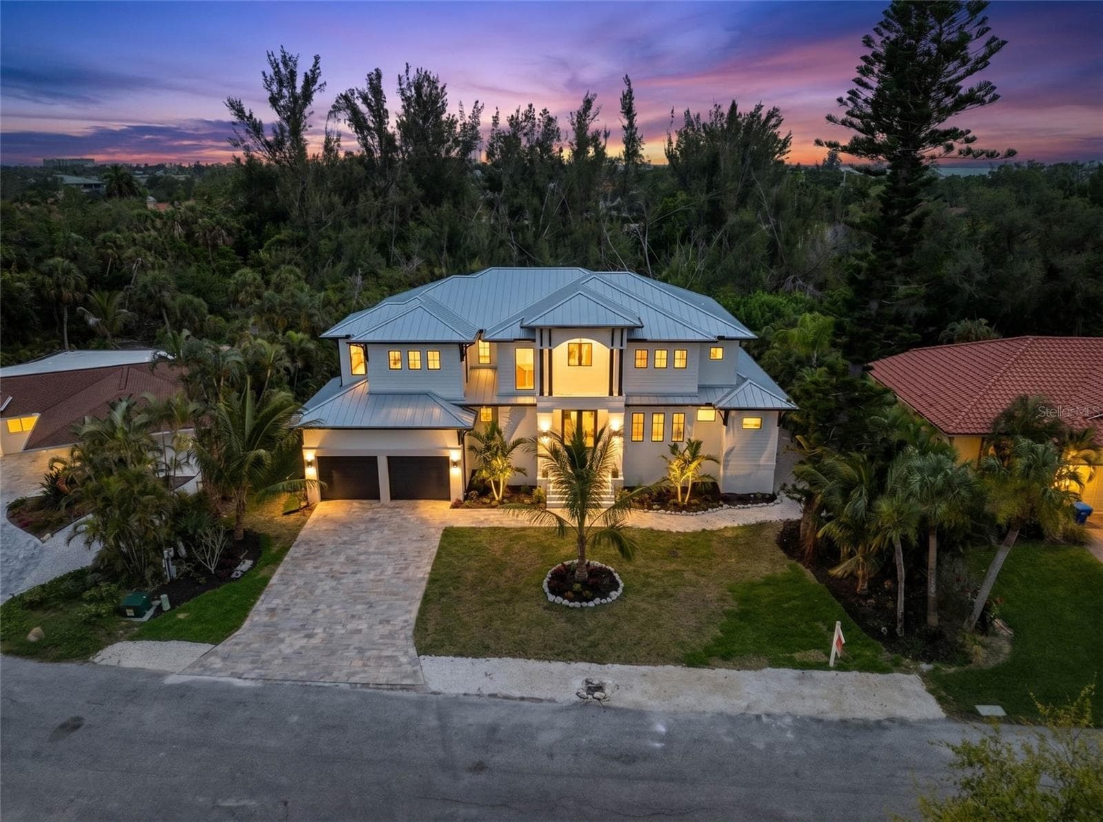 Single Family Residence at 626 BUTTONWOOD DR, LONGBOAT KEY, photo 2 of 91