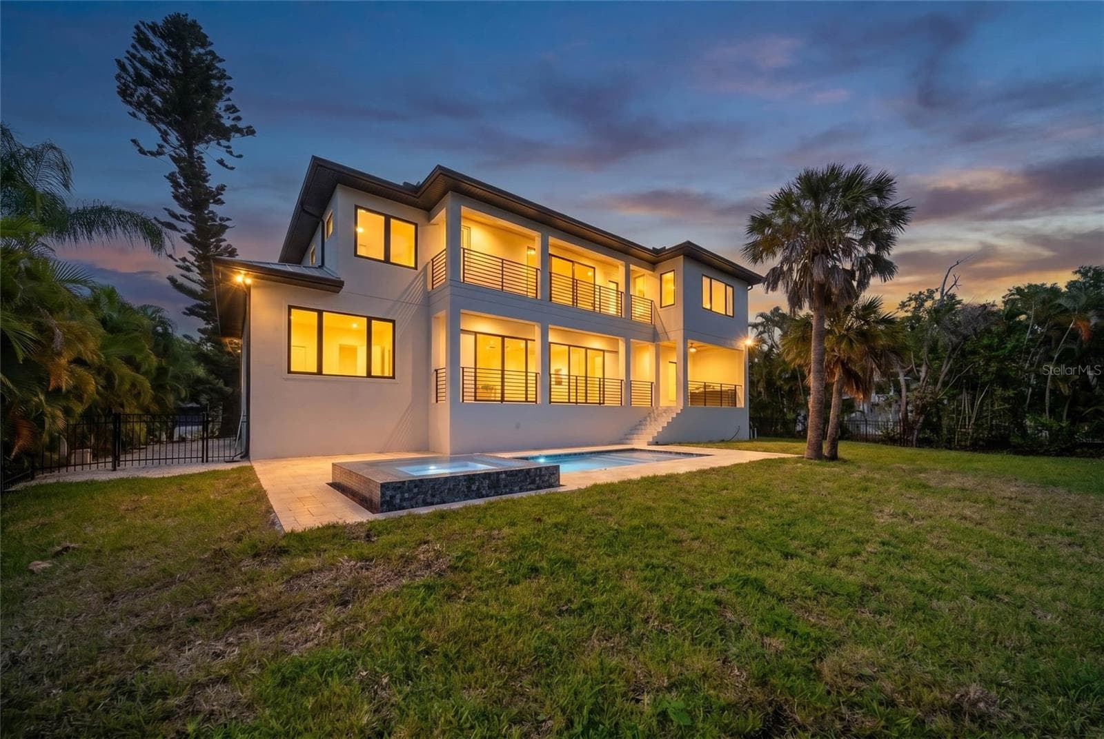 Single Family Residence at 626 BUTTONWOOD DR, LONGBOAT KEY, photo 4 of 91