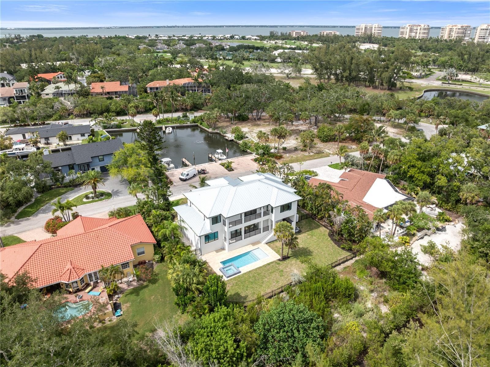 Single Family Residence at 626 BUTTONWOOD DR, LONGBOAT KEY, photo 25 of 91