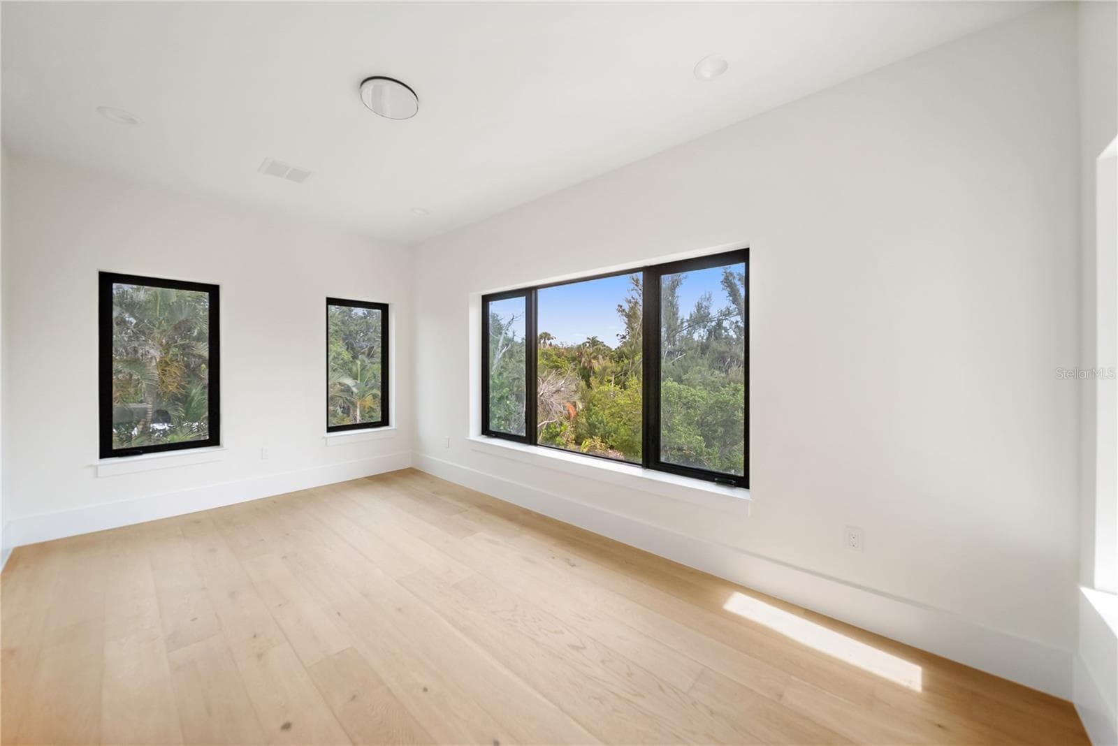Single Family Residence at 626 BUTTONWOOD DR, LONGBOAT KEY, photo 51 of 91