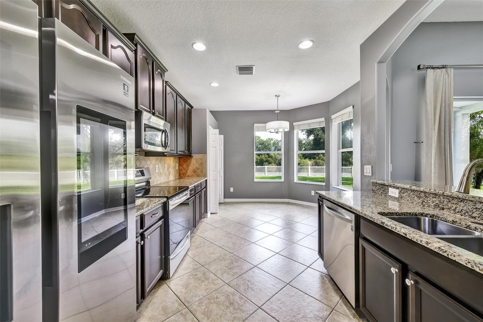 Single Family Residence at 7514 FOREST MERE DR, RIVERVIEW, photo 12 of 55
