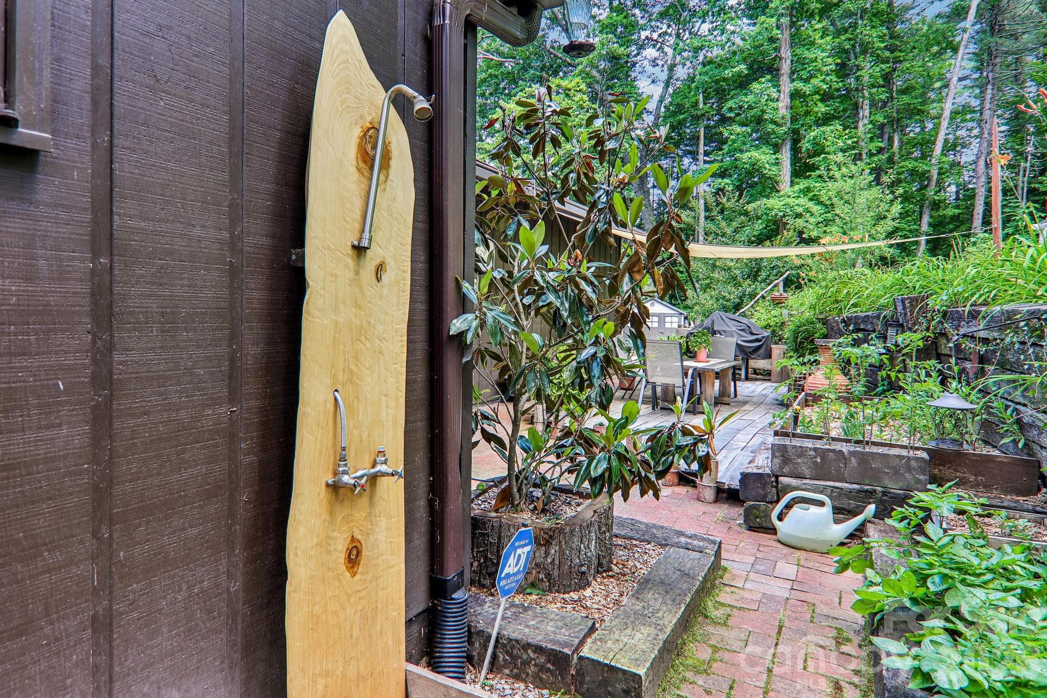 Outdoor shower - Hendersonville