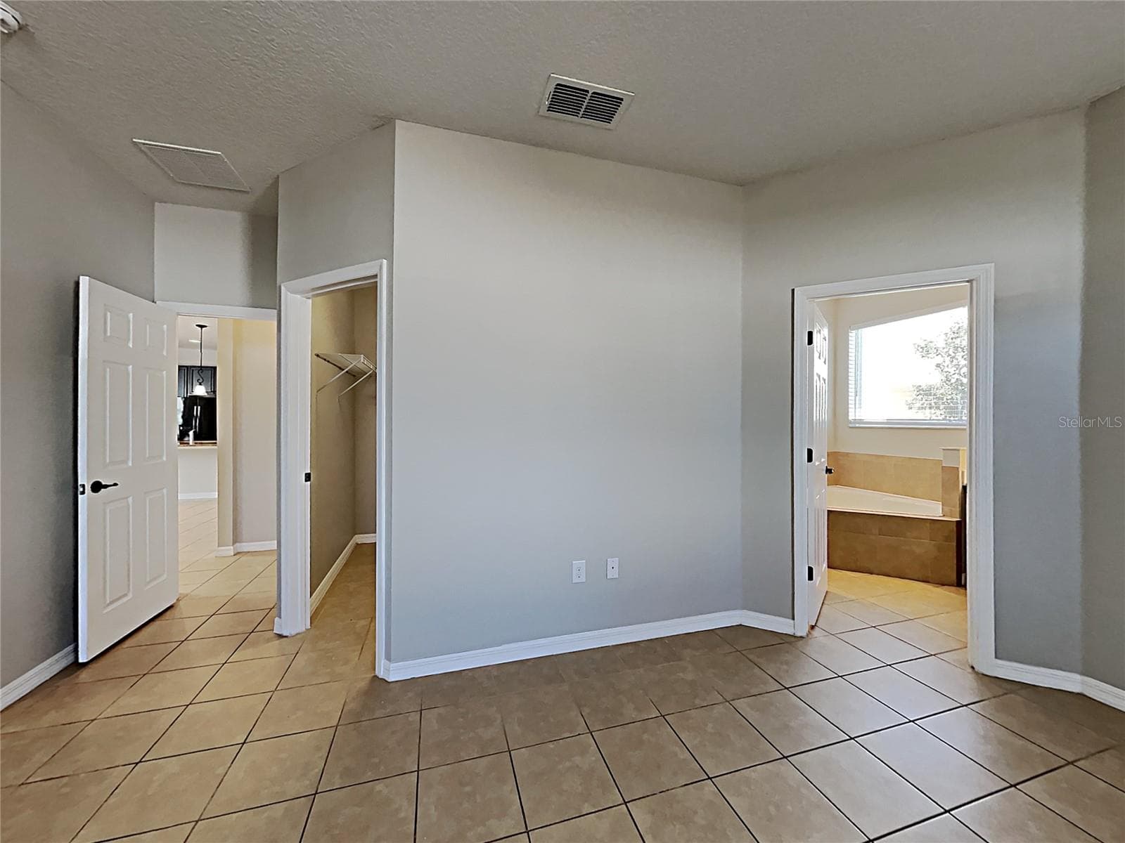 Single Family Residence at 1328 ARONIMINIK DR, MOUNT DORA, photo 9 of 22