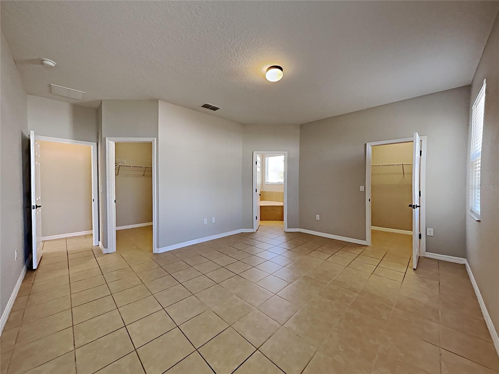 Single Family Residence at 1328 ARONIMINIK DR, MOUNT DORA, photo 12 of 22