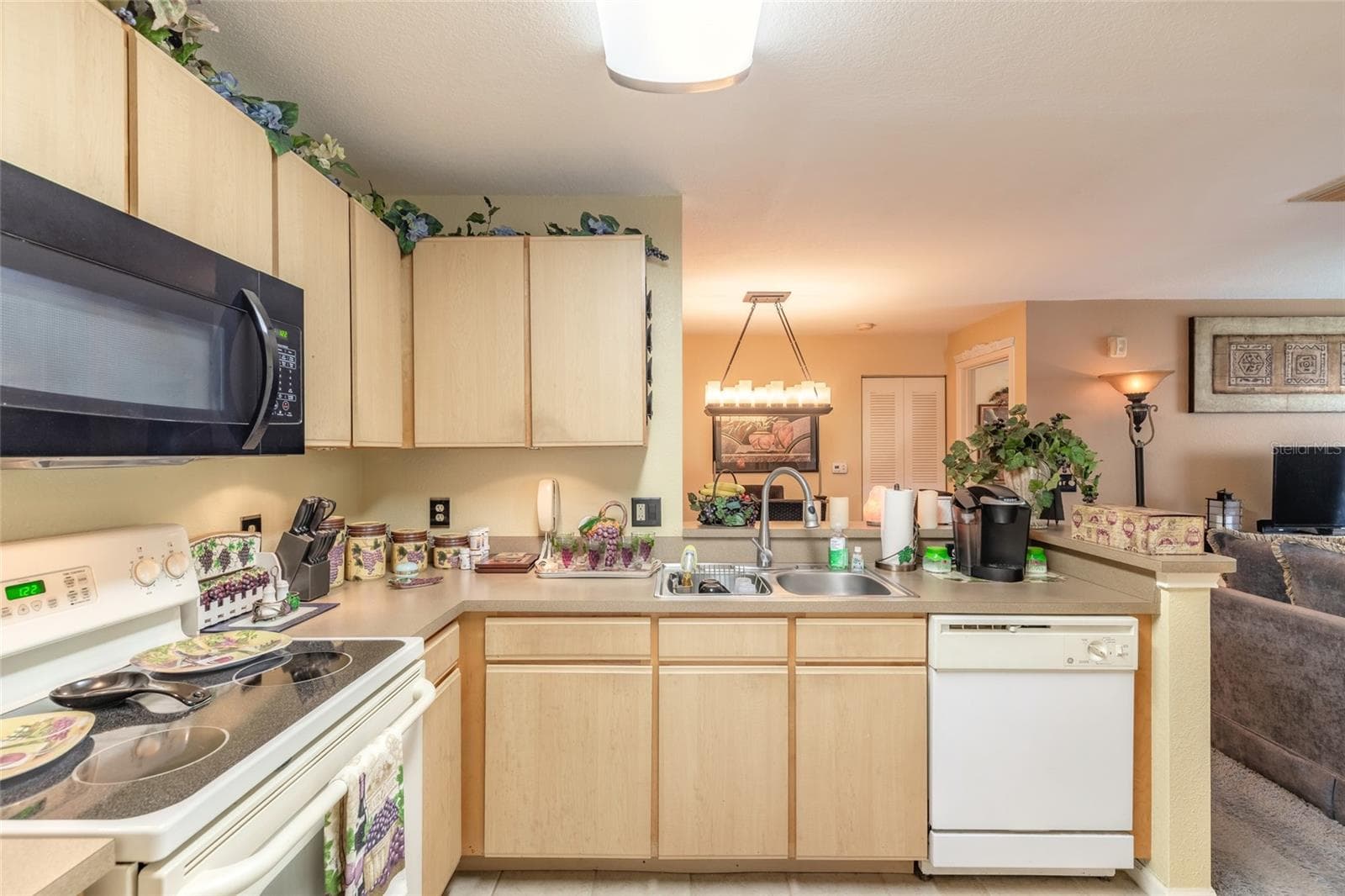 Condominium at 940 VILLAGE TRL #2-208, PORT ORANGE, photo 5 of 36