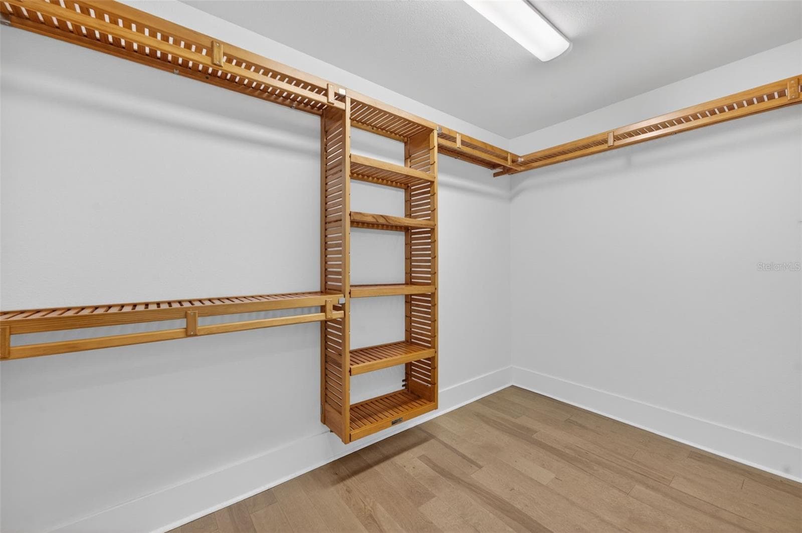 Spacious walk-in closet in primary suite - 1265 ARLINGTON PL, WINTER PARK