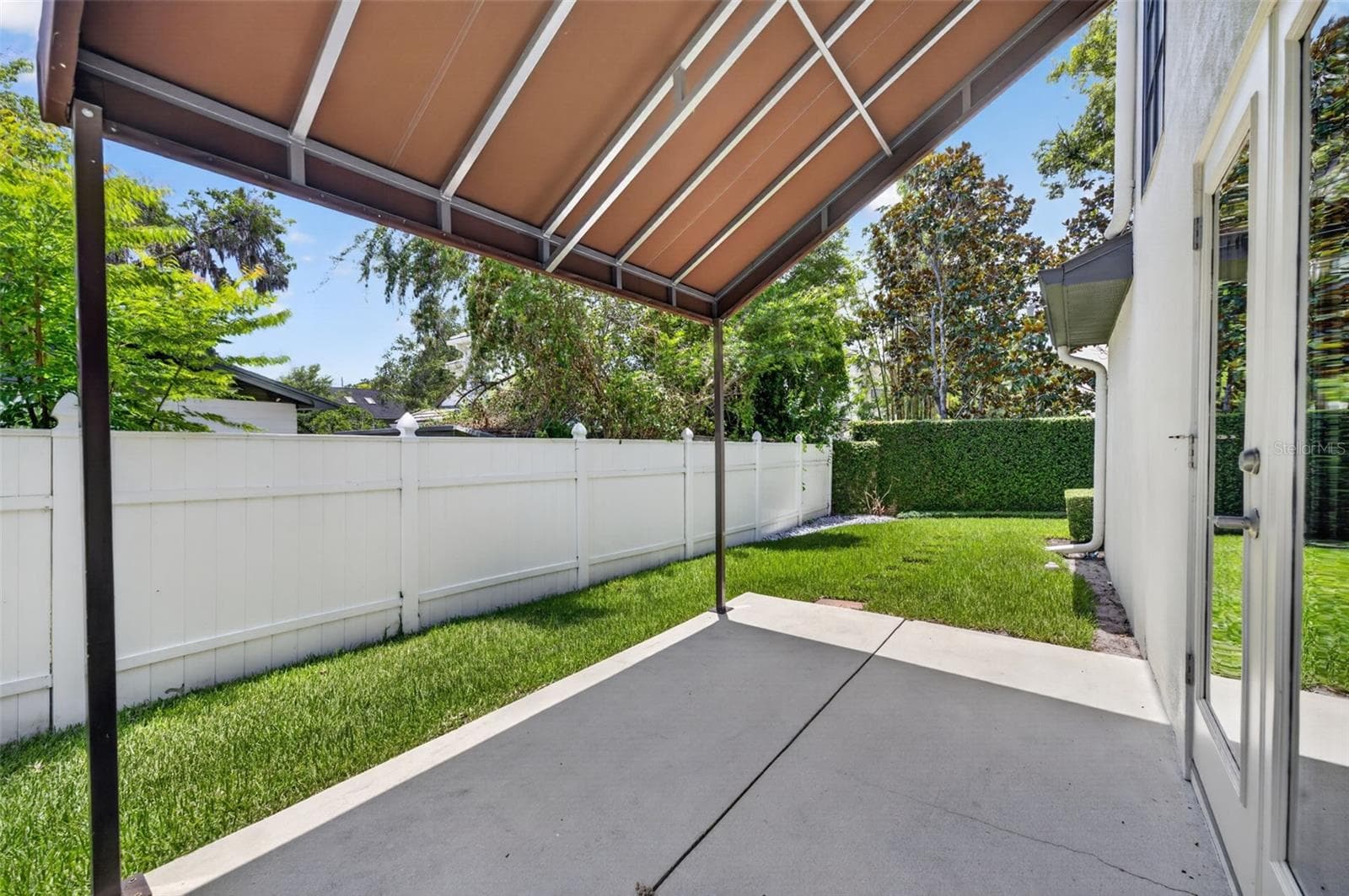Deck with awning in side yard - 1265 ARLINGTON PL, WINTER PARK