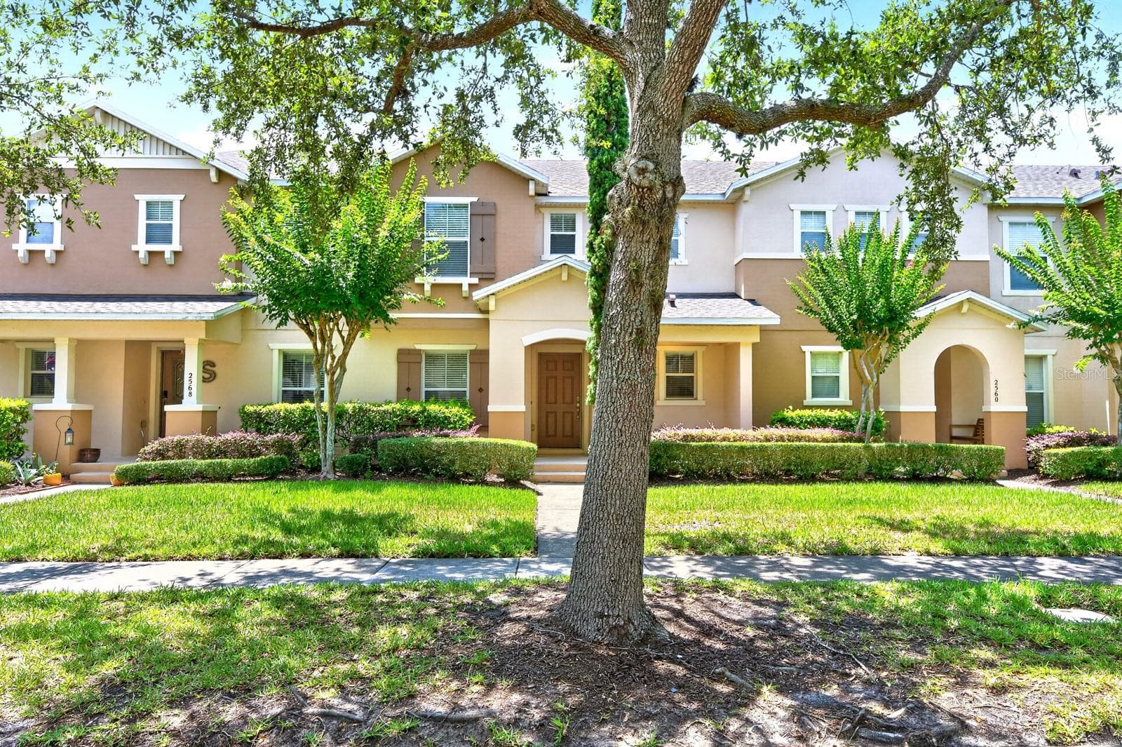 With its spacious layout, fantastic location, top-rated schools, and access to one of Orlando's most BELOVED MASTER-PLANNED COMMUNITIES, this townhome provides an exceptional opportunity to enjoy the best of Avalon Park living. - 2564 ABEY BLANCO DR, ORLANDO