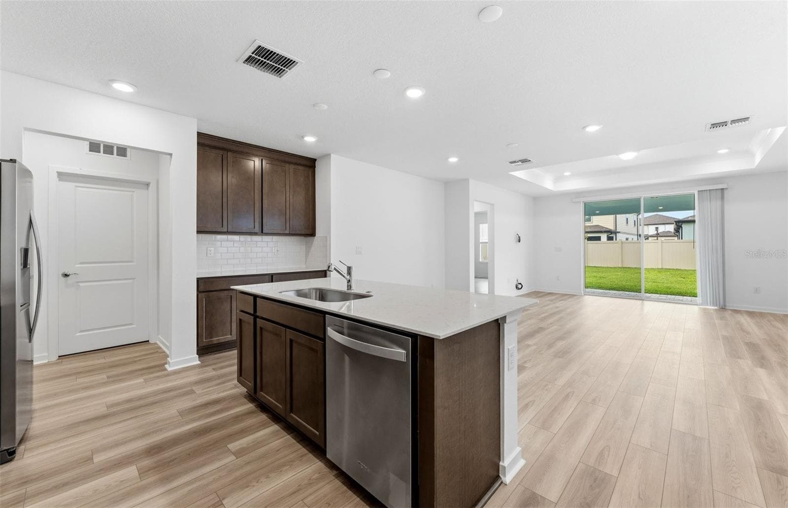 Center Island w/Storage - 33452 BINDING TIES LN, WESLEY CHAPEL