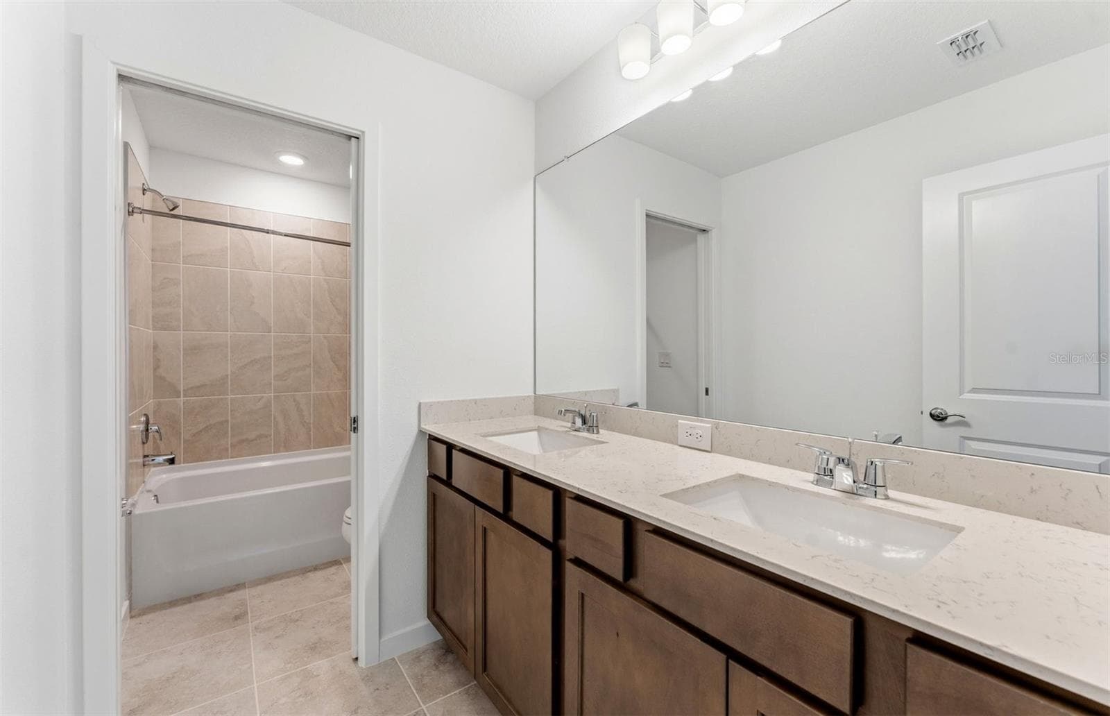 Bathroom 2 w/Dual Sinks - 33452 BINDING TIES LN, WESLEY CHAPEL