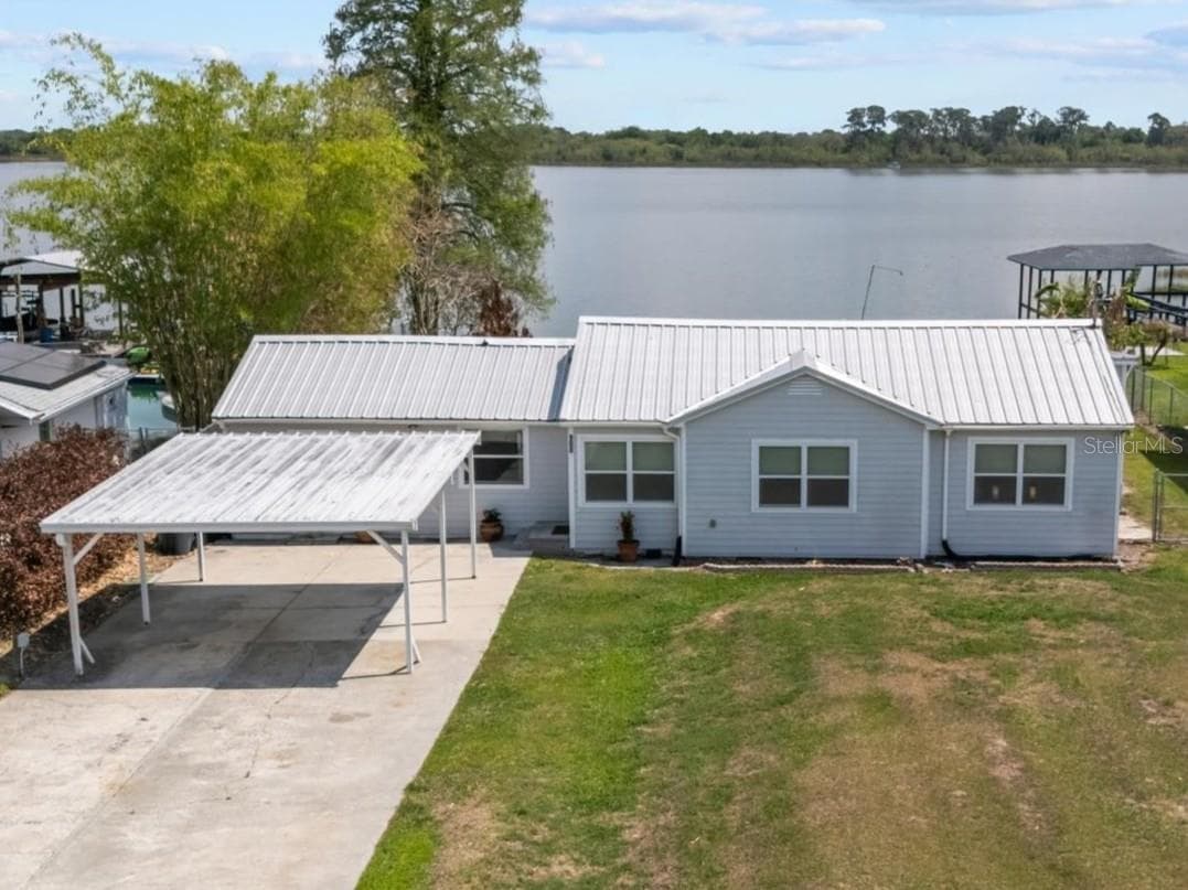 900 LAKE JESSIE DR