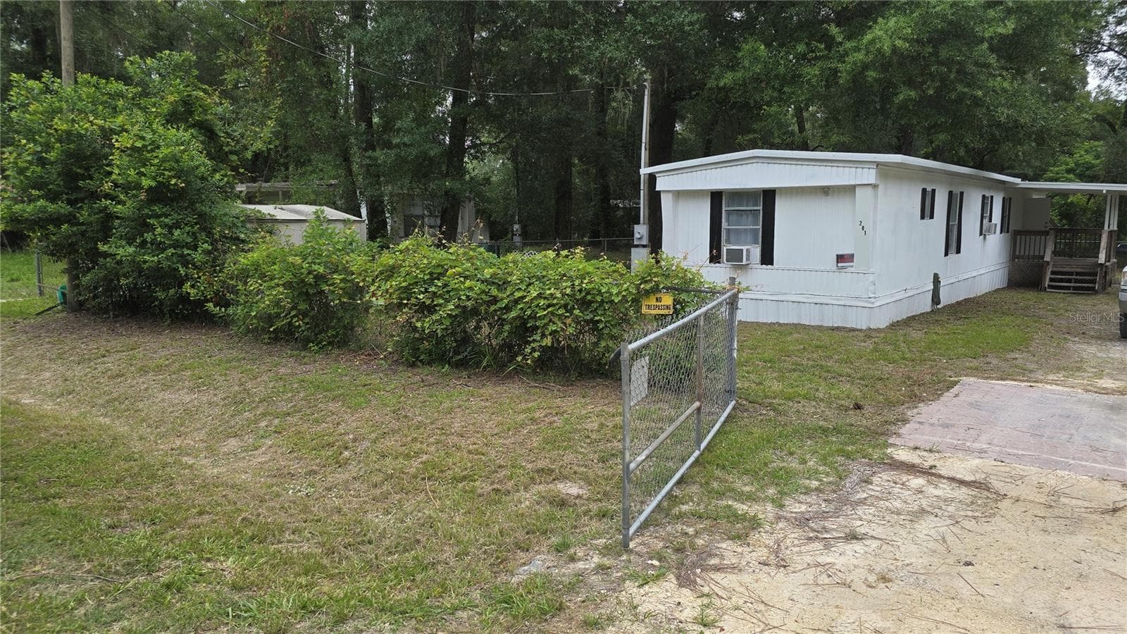 Manufactured Home at 201 NW 135TH AVE, OCALA, photo 2 of 41
