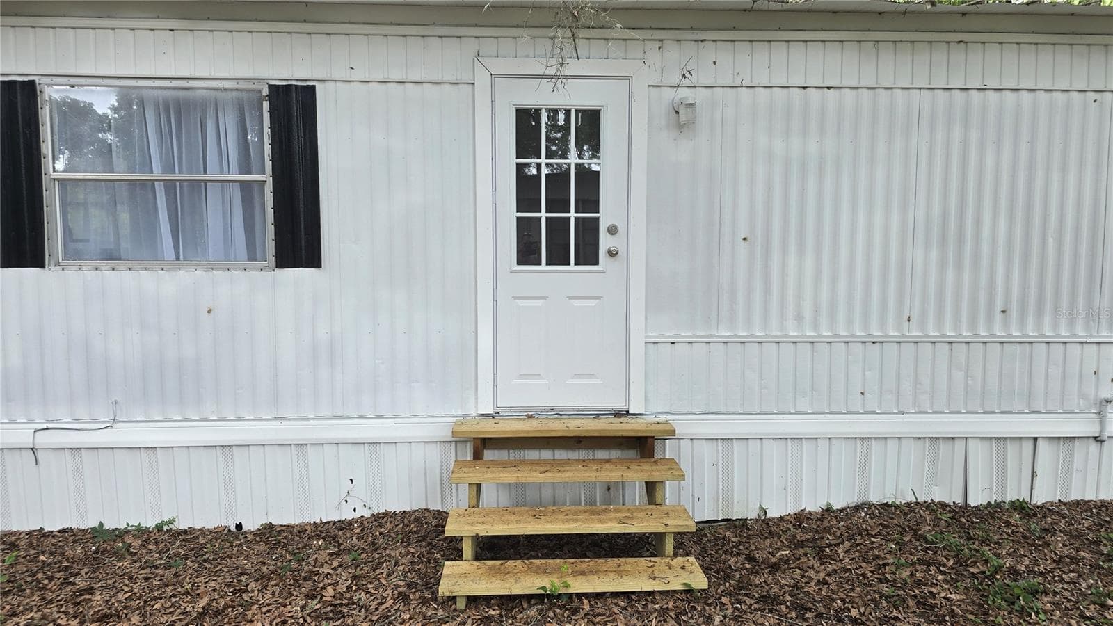 Manufactured Home at 201 NW 135TH AVE, OCALA, photo 8 of 41