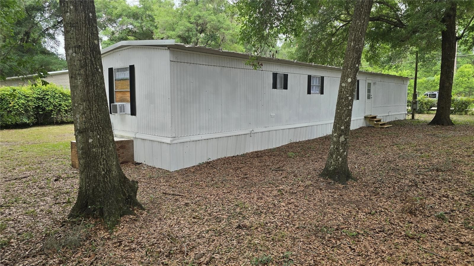 Manufactured Home at 201 NW 135TH AVE, OCALA, photo 9 of 41