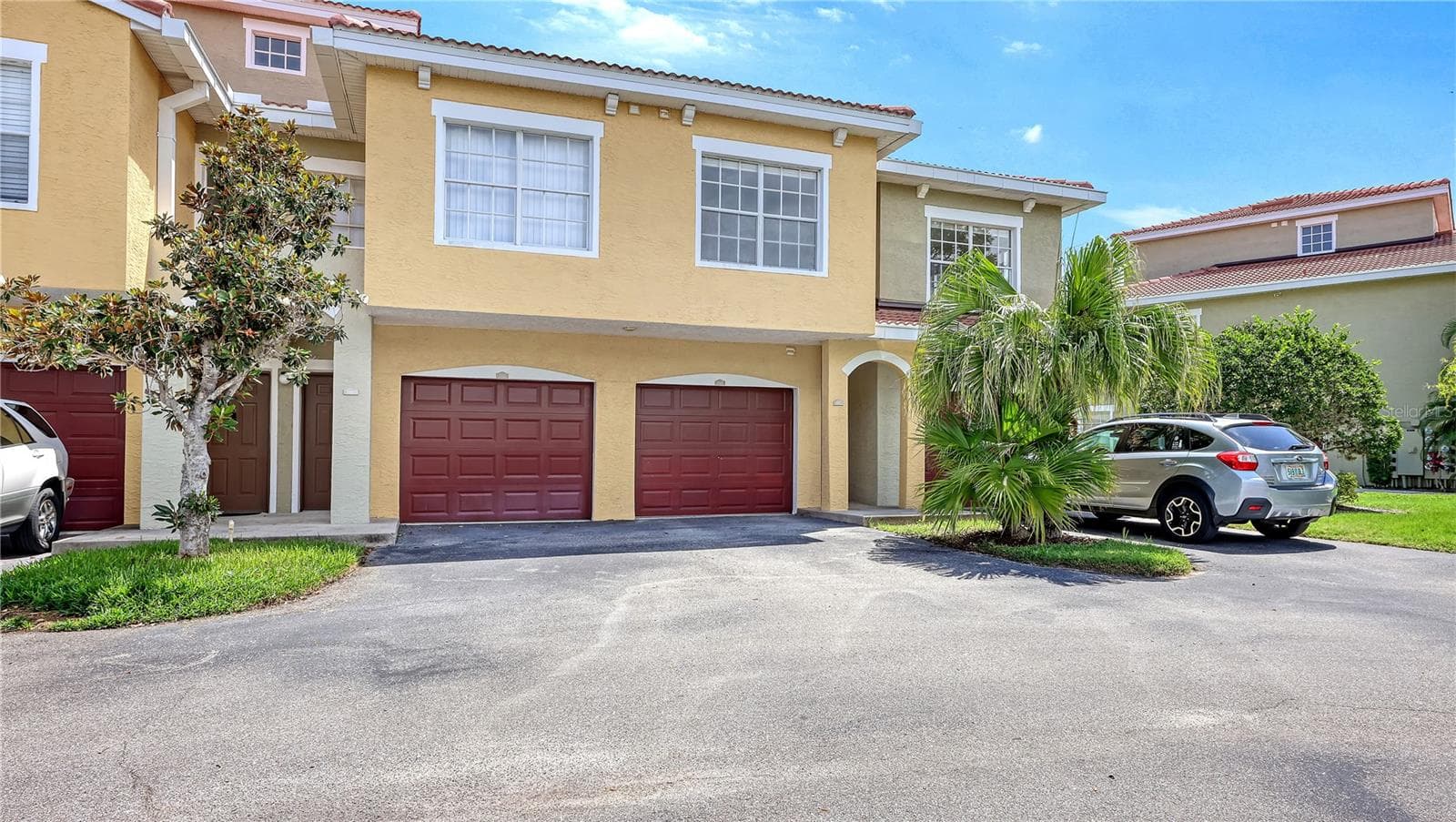 End unit with extra windows - 5551 BENTGRASS DR #11-117, SARASOTA
